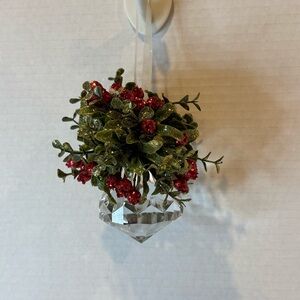 Ganz Kiss Krystal Acrylic Mistletoe Jewel Christmas Ornament Green Red Accents